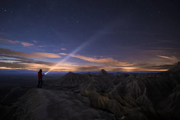 Iluminând noaptea peste Bardenas — Fotografie, imagine de stoc