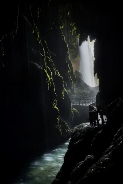 Die dunkle Höhle — Stockfoto