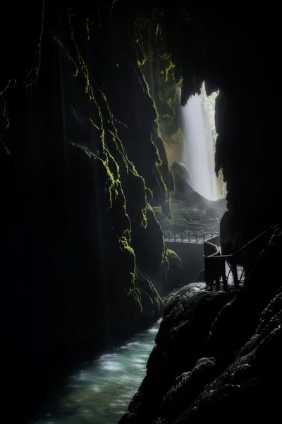 暗い洞窟 ストックフォト