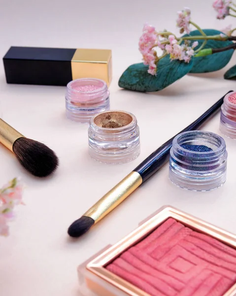 Set Kosmetik Kecantikan Untuk Wajah Perempuan Dan Makeup Mata Pada — Stok Foto
