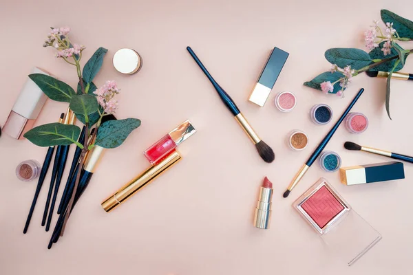 Set Kosmetik Kecantikan Untuk Wajah Perempuan Dan Makeup Mata Pada — Stok Foto