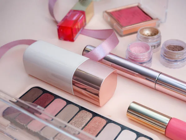 Set Kosmetik Kecantikan Untuk Wajah Perempuan Dan Makeup Mata Pada — Stok Foto