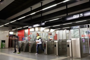 Metro'da. bulanık hareket.