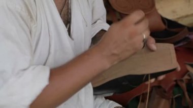 Ayakkabıcı.