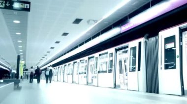 zaman sukut metro ve yolcu