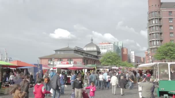 Consumidores en Hamburg Fischmarkt . — Vídeos de Stock