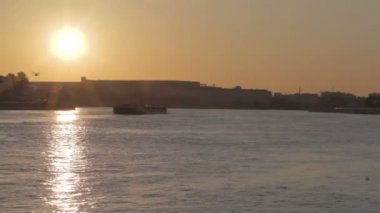 saint-petersburg gün batımında