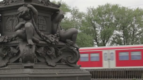 Train de banlieue — Video