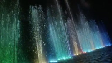 dans eden çeşme.
