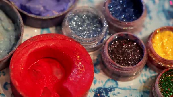 Water make-up spullen. — Stockvideo