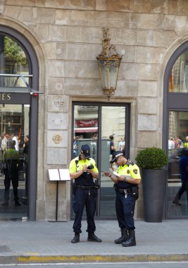 Barselona da iki polis memuru.