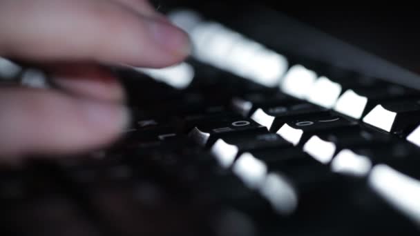 Escribir en el teclado — Vídeo de stock
