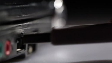 Beyaz usb birden parlamak götürmek, not defterinde eklemiş. makro çekim.