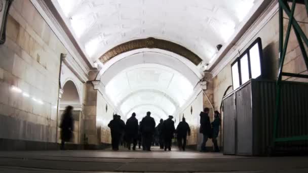 人群在隧道 — 图库视频影像