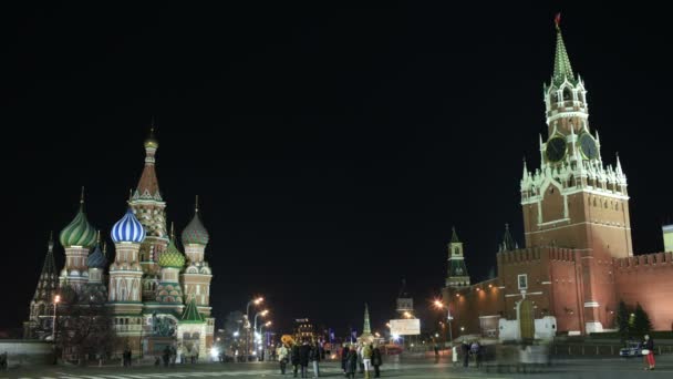 Kreml und Basilikum-Kathedrale auf dem Roten Platz in Moskau. Zeitraffer bei Nacht — Stockvideo