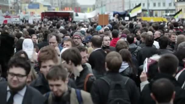 Moskva - december 24: 120 tusentals demonstranter ta till i akademiker Sacharov utsikter. protesterar mot valresultatet. December 24, 2011 i Moskva, Ryssland. — Stockvideo
