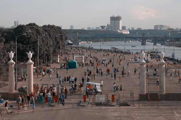 Прогулка в парке Горького в Москве . — стоковое фото