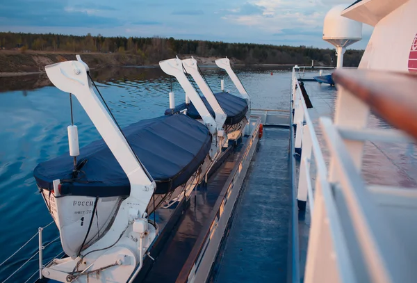 Rettungsboote auf dem Kreuzfahrtschiff — Stockfoto