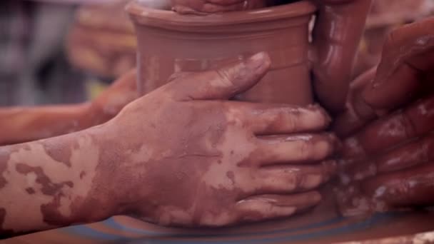 Potter haciendo la olla . — Vídeos de Stock