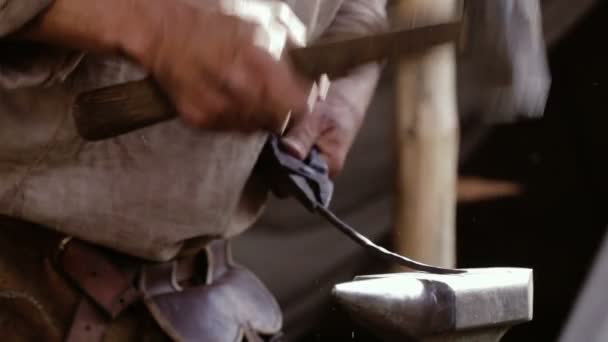 Blacksmith at work. — Stock Video