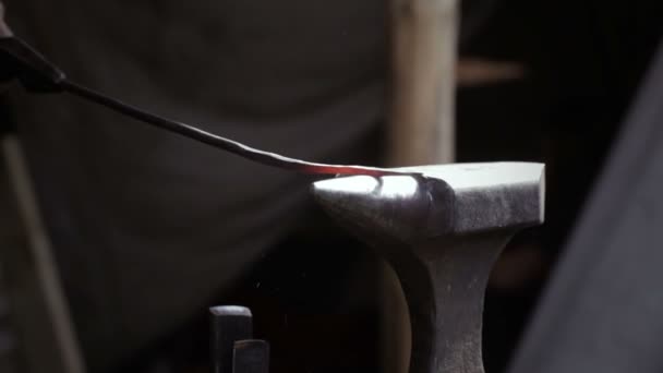 Blacksmith at work. — Stock Video