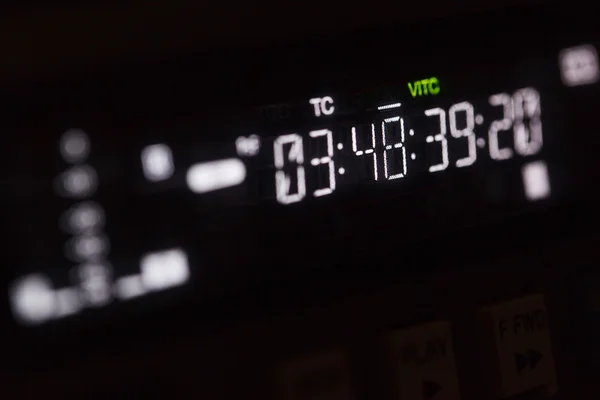 Timecode fonctionnant sur l'enregistreur vidéo professionnel . — Photo