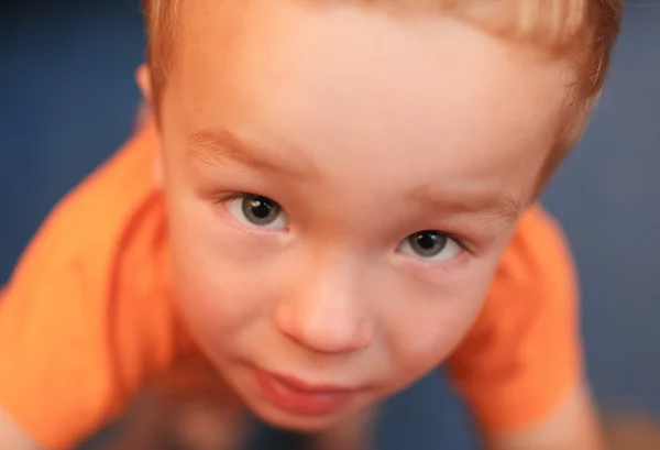 Retrato de bonito menino de 3 anos — Fotografia de Stock