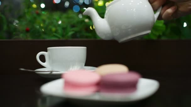Chá com Macaroons no Café . — Vídeo de Stock