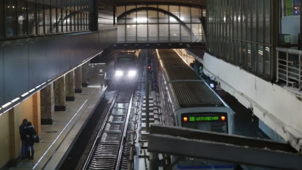 En la estación de metro — Vídeos de Stock