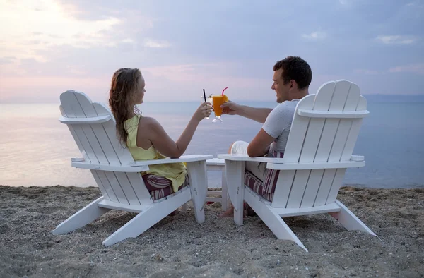 Romantic couple toasting the sunset — Stock Photo, Image
