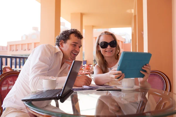 Young couple relaxing over coffee on a balcony — Stock Photo, Image