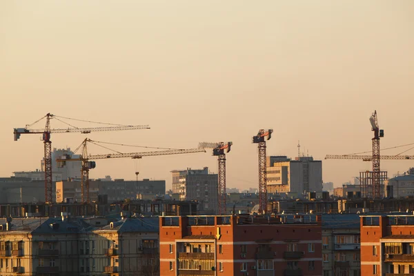 Uitzicht op de stad bij zonsondergang — Stockfoto