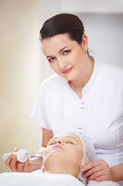 Perawatan anti penuaan di salon kecantikan — Stok Foto