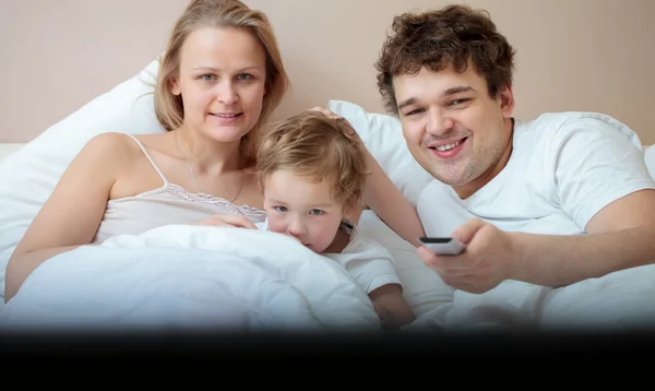 Happy family watching television — Stock Photo, Image