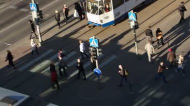 yol boyunca yürüyüş yayalar