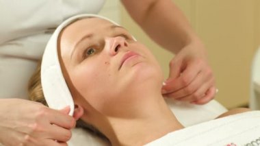 kadın için yüz spa prosedürler hazırlanmaktadır