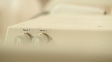 Ultrasonik teknoloji ekipmanla Kosmetoloji prosedürü