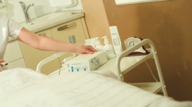 Ultrasonik yüz temizliğinde başlayan makyajcısı