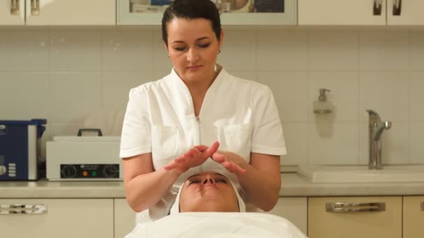 Massage therapist making facial massage — Stock Video