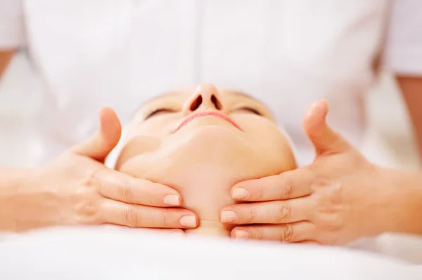 Woman under facial treatment at beauty spa — Stock Photo, Image