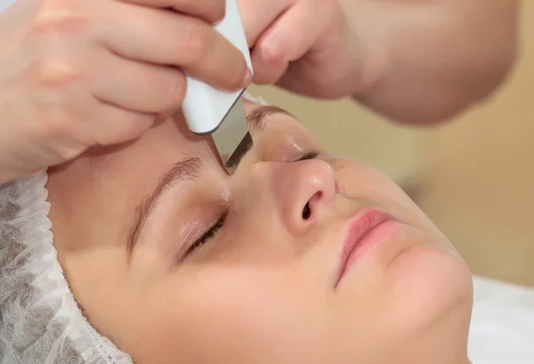 Woman under procedure of ultrasonic facial cleaning — Stock Photo, Image