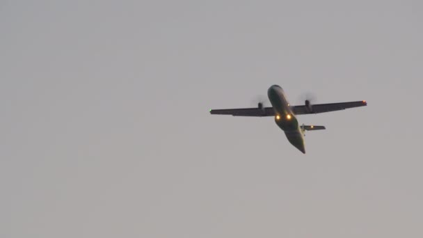 Літак набирає висоту — стокове відео
