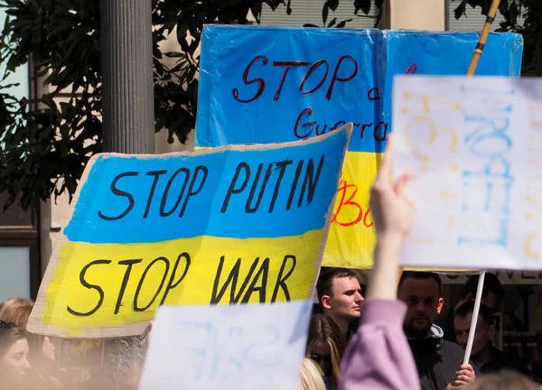 Protesten tegen de oorlog in Oekraïne — Stockfoto