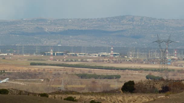 Madrid Spanien December 2021 Flygplan Som Lyfter Och Avgår Från — Stockvideo