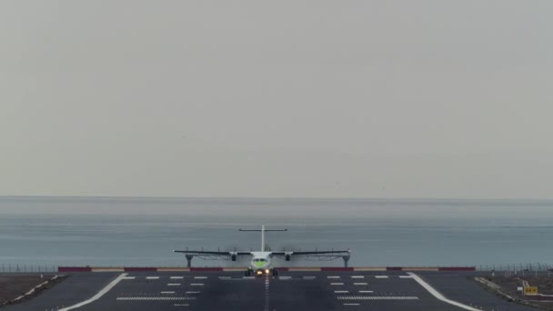 Frontal View Propeller Driven Aircraft Headlights Rolls Runway Starting Seas — Stock Video