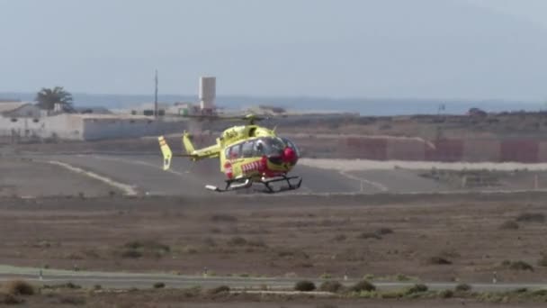 Lanzarote Spain December 2021 Гелікоптер Пожежного Відділу Аеропорту Облітає Злітно — стокове відео