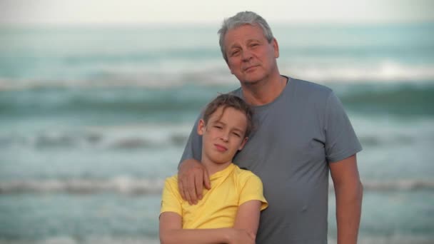 Outdoor Portrait Grandfather Teenager Grandson Ocean Background Older Younger Generations — Stockvideo