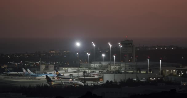 Lanzarote Spanien December 2022 Passagerarplan Står Parkerade Flygplatsens Territorium Upplysta — Stockvideo