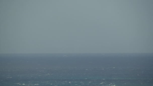 Pohled Zepředu Letoun Pokračuje Stoupání Spěchá Pozadí Modrého Moře Bezmračné — Stock video