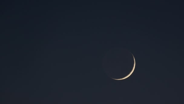 Noční Obloze Vidět Tenký Srpek Měsíce — Stock video